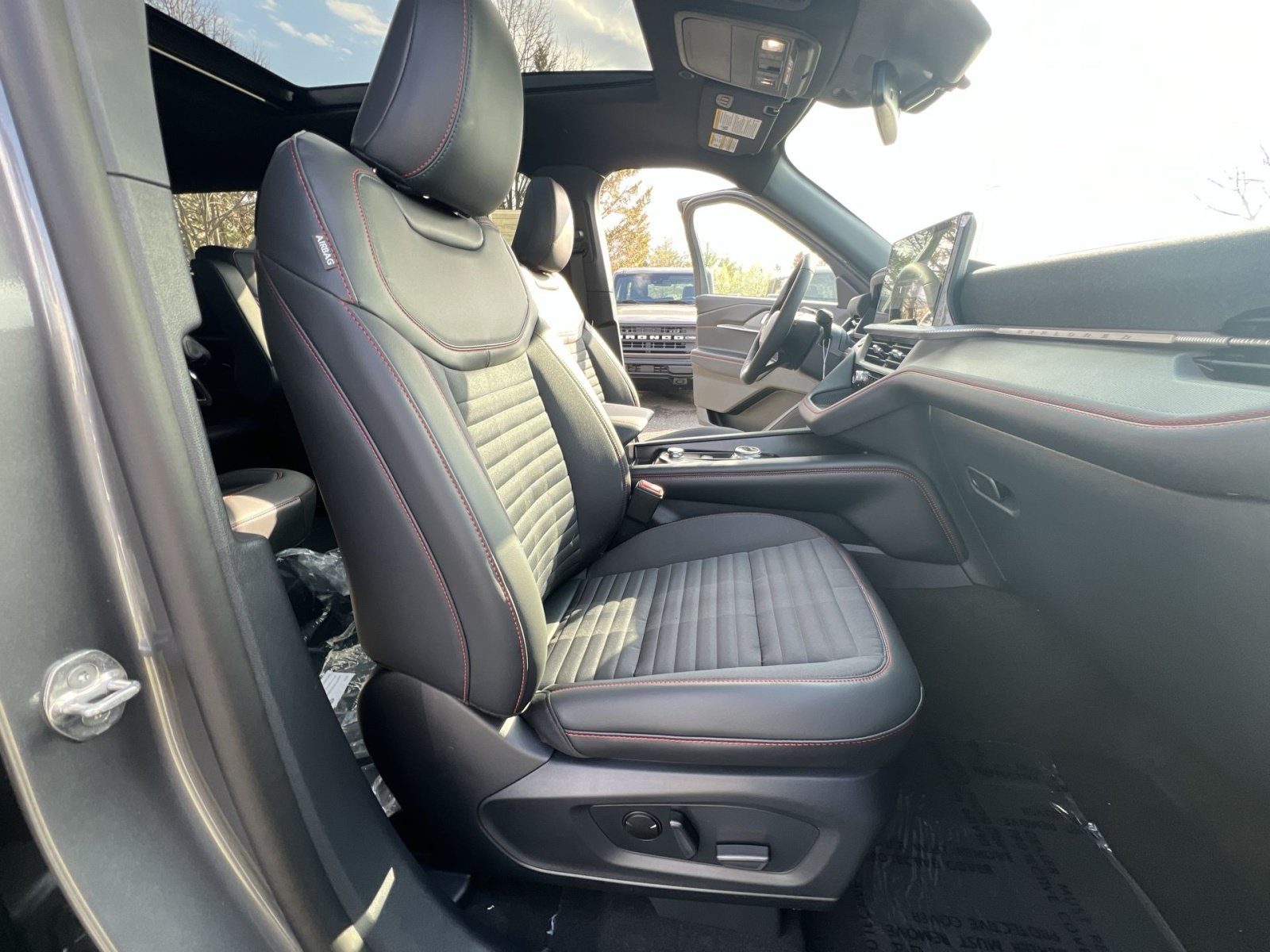 New 2026 Ford Explorer ST-Line w/ ST-Line Street Pack AWD/4WD image 68