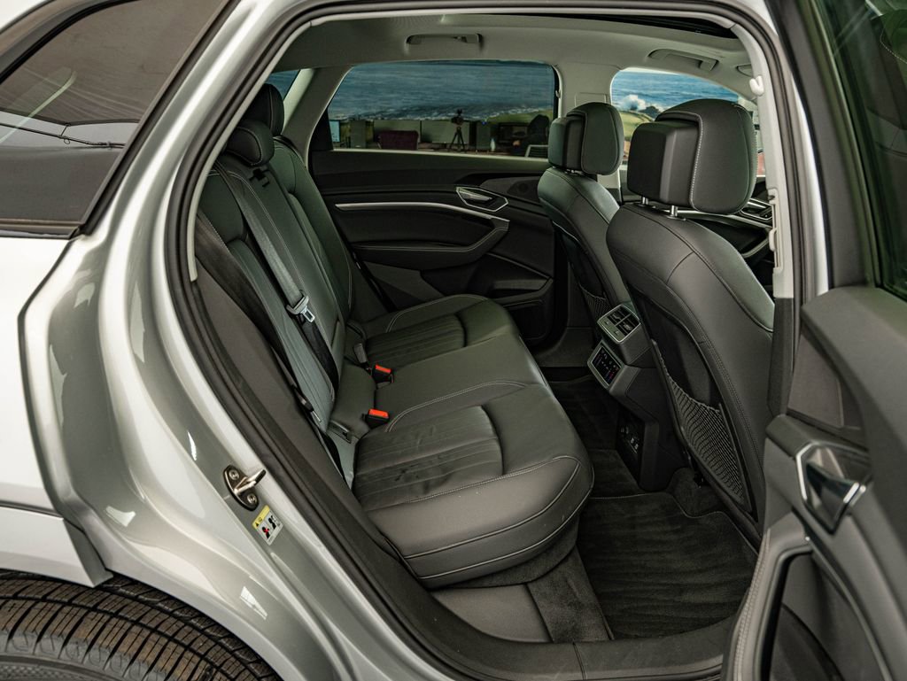 Used 2021 Audi e-tron Premium w/ Convenience Plus Package AWD/4WD image 33