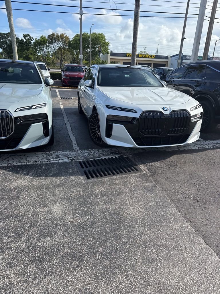 Used 2025 BMW 740i w/ Premium Package image 8