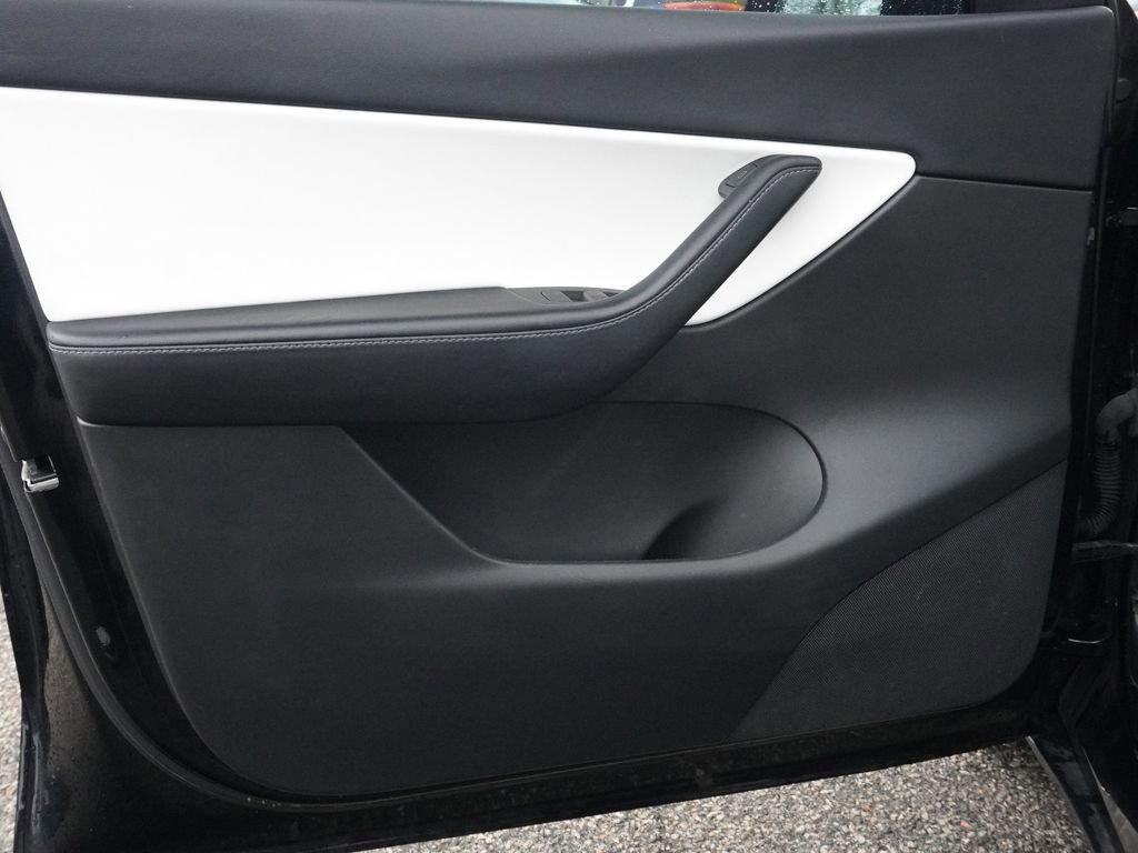 Used 2022 Tesla Model Y Performance image 21