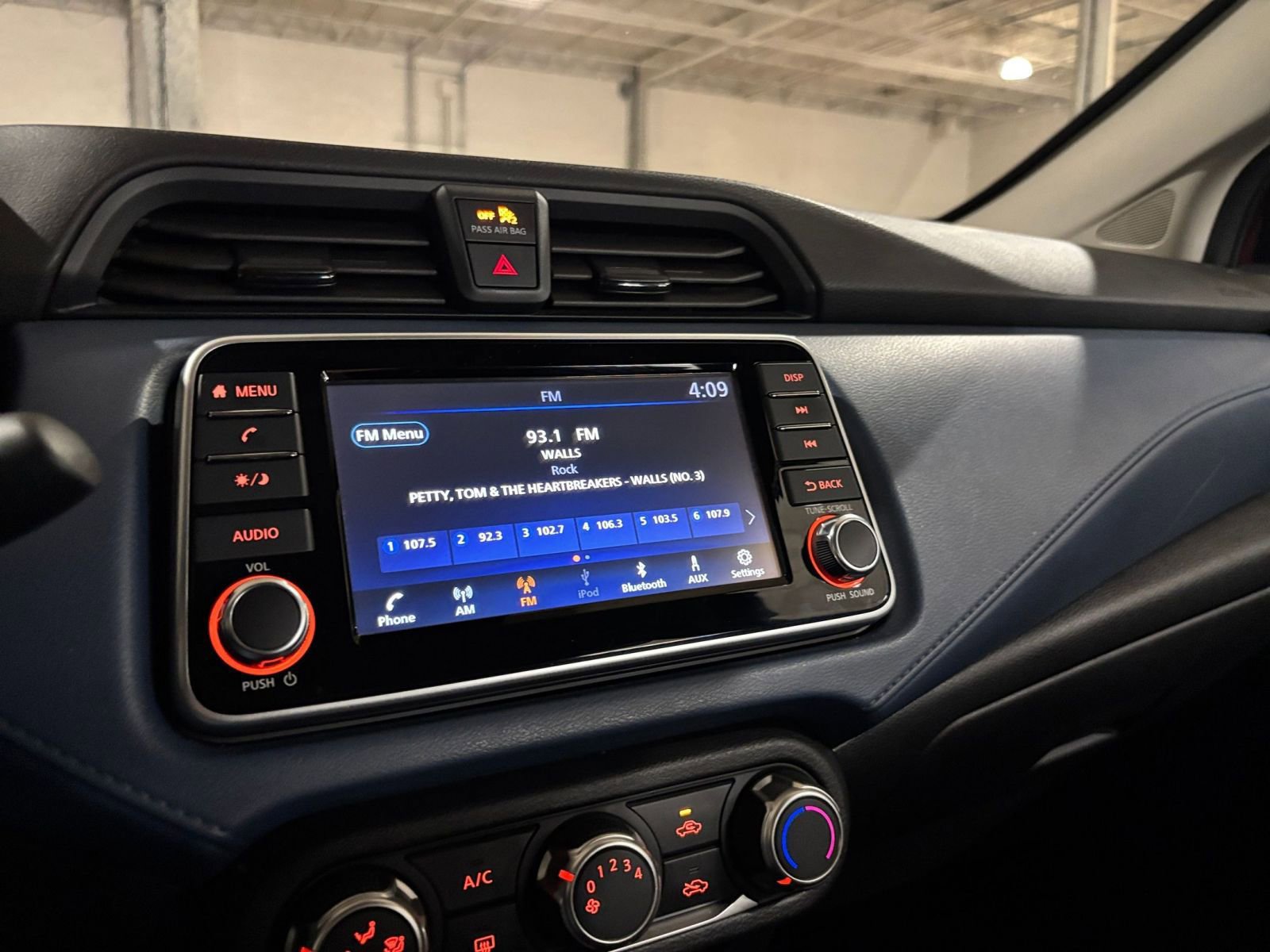 Used 2025 Nissan Versa SV FWD image 20