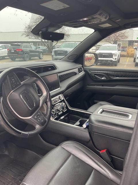 Used 2023 GMC Yukon XL Denali w/ Advanced Technology Package image 5