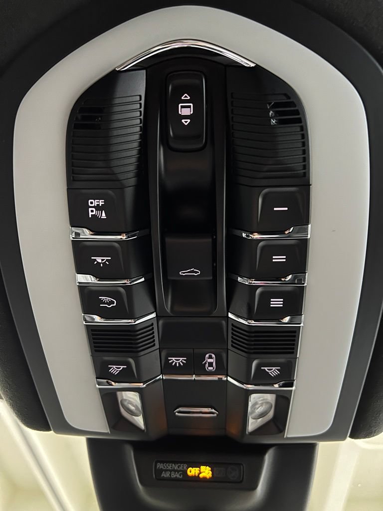 Used 2022 Porsche Macan S AWD/4WD image 30