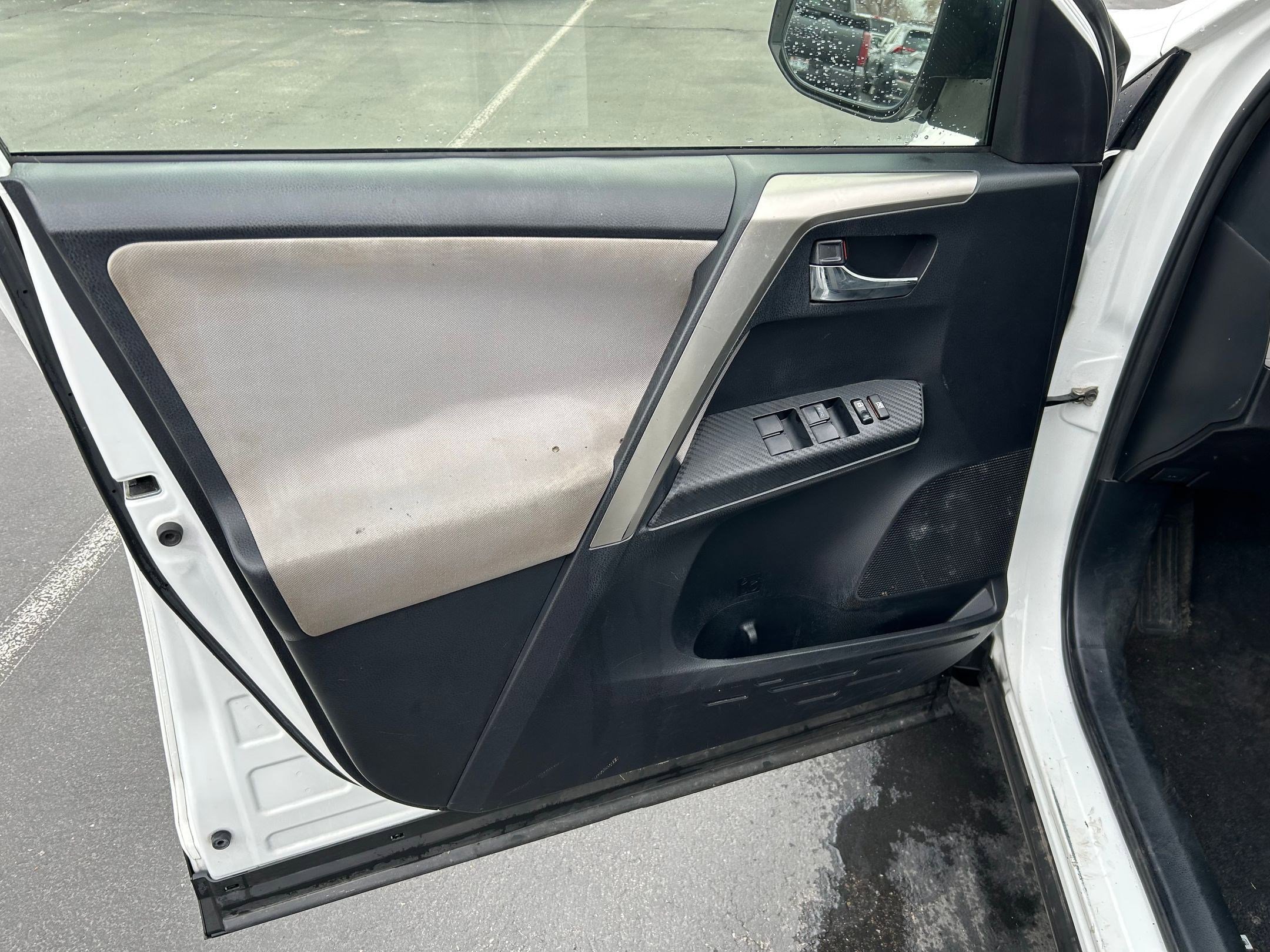 Used 2015 Toyota RAV4 XLE image 9