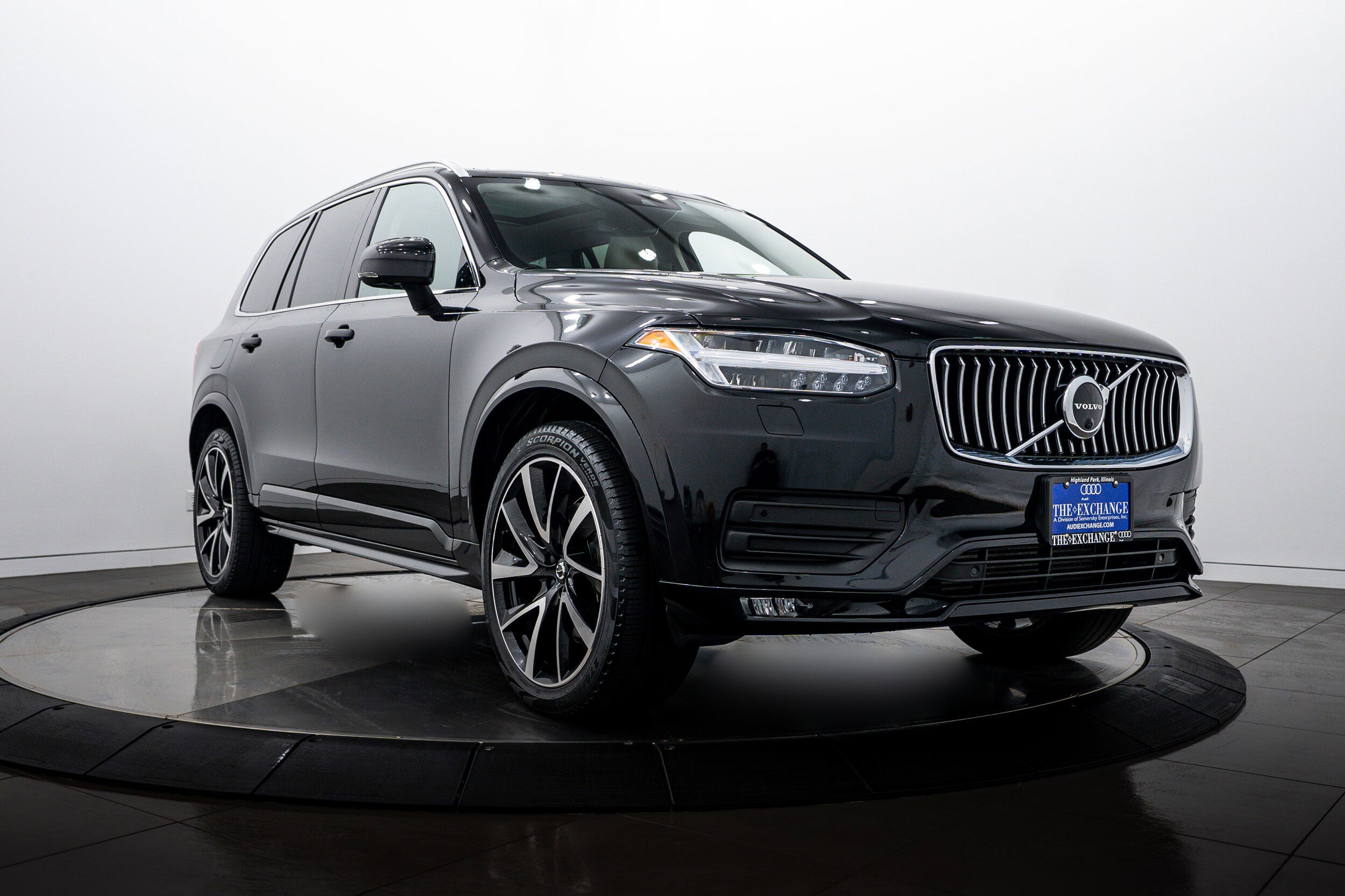 Used 2022 Volvo XC90 T6 Momentum w/ Advanced Package image 1
