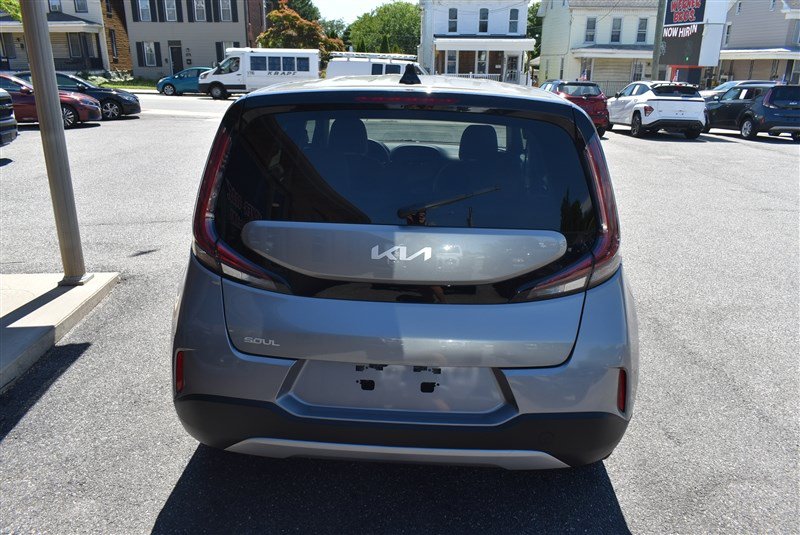 Used 2025 Kia Soul LX w/ LX Technology Package FWD image 4