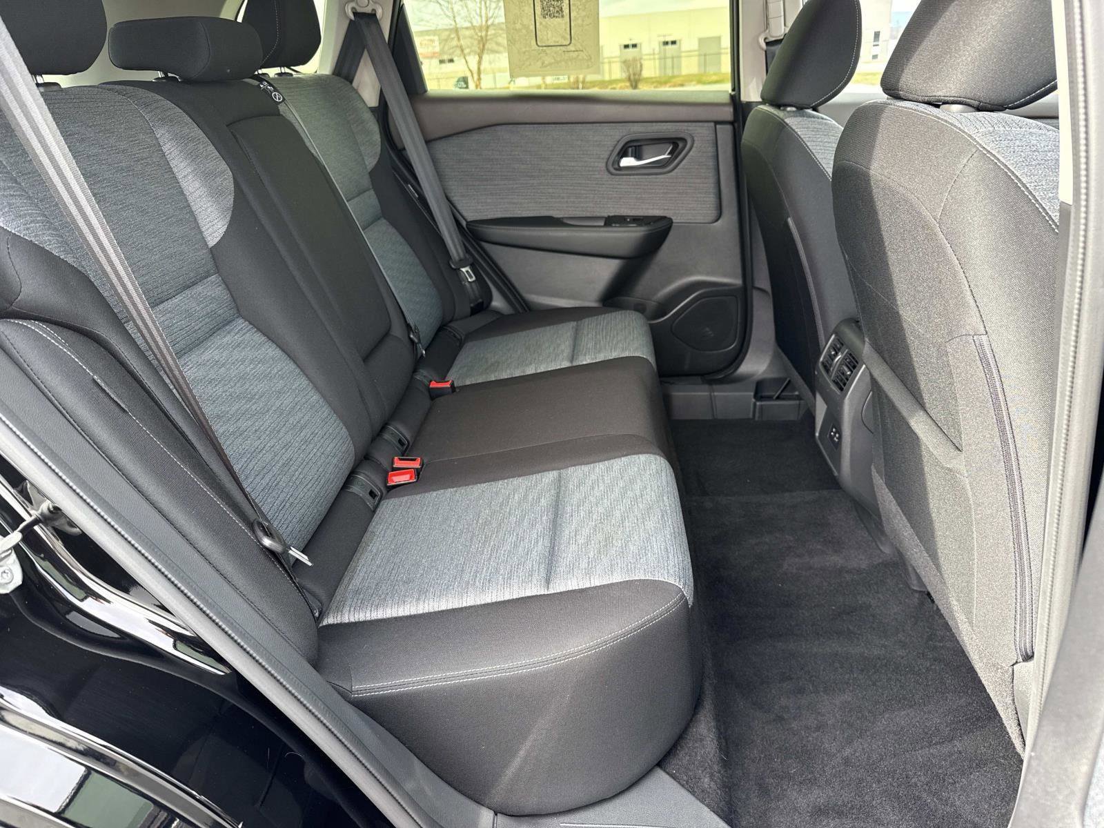 Used 2023 Nissan Rogue SV image 20