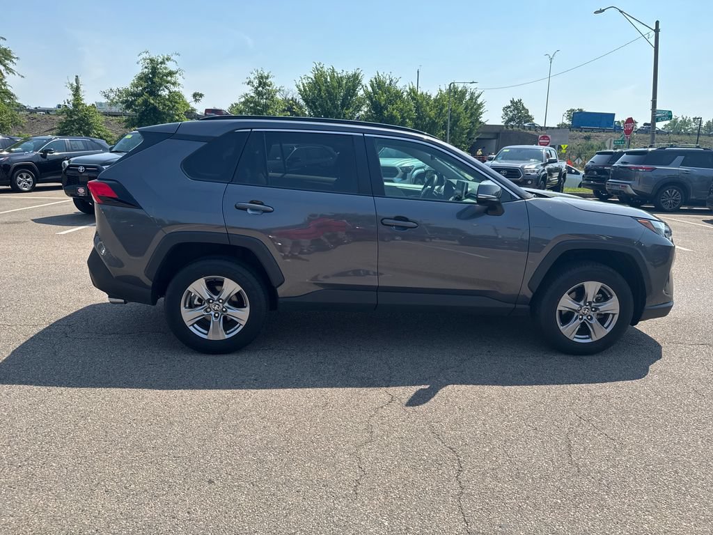 Used 2025 Toyota RAV4 XLE AWD/4WD image 9
