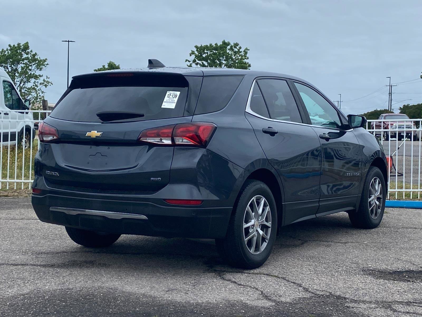 Used 2023 Chevrolet Equinox LT AWD/4WD image 3
