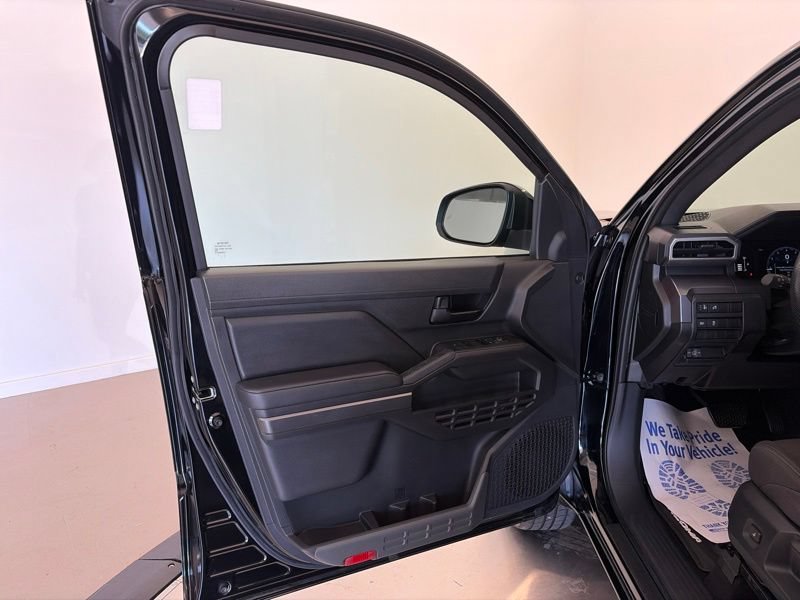 Used 2025 Toyota Tacoma SR5 AWD/4WD image 16
