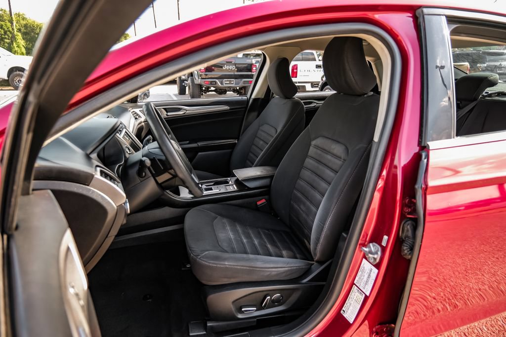 Used 2018 Ford Fusion SE w/ Fusion SE Technology Package FWD image 28