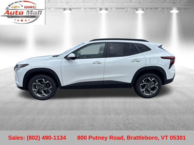 Used 2024 Chevrolet Trax LT w/ Sunroof Package FWD image 2