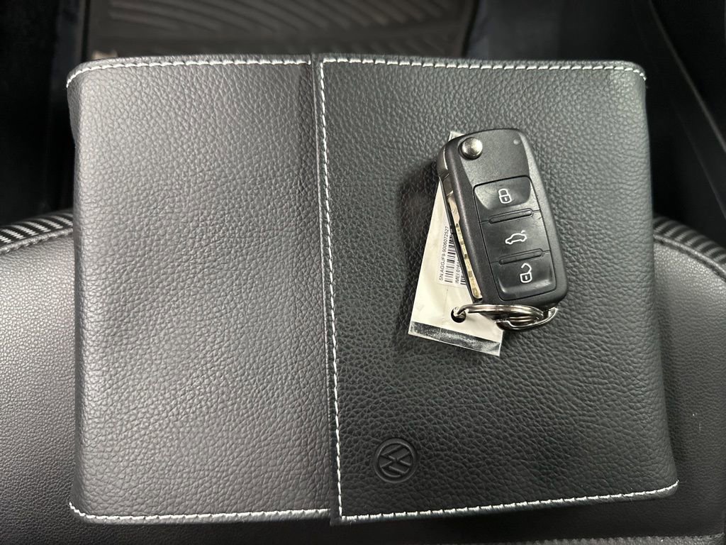 Used 2018 Volkswagen Beetle 2.0T SE image 37