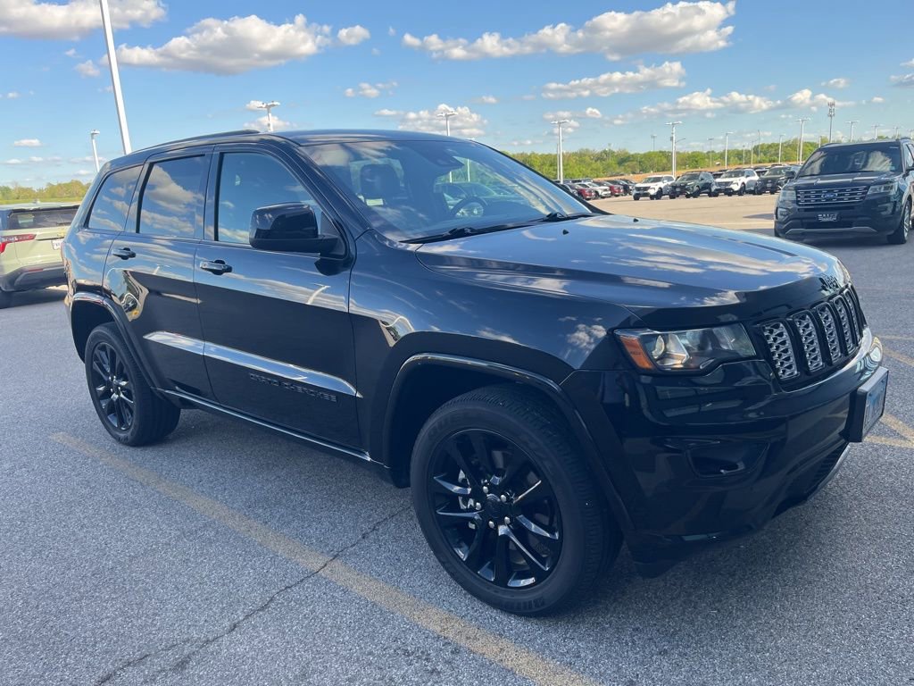 Used 2021 Jeep Grand Cherokee Laredo X AWD/4WD image 4