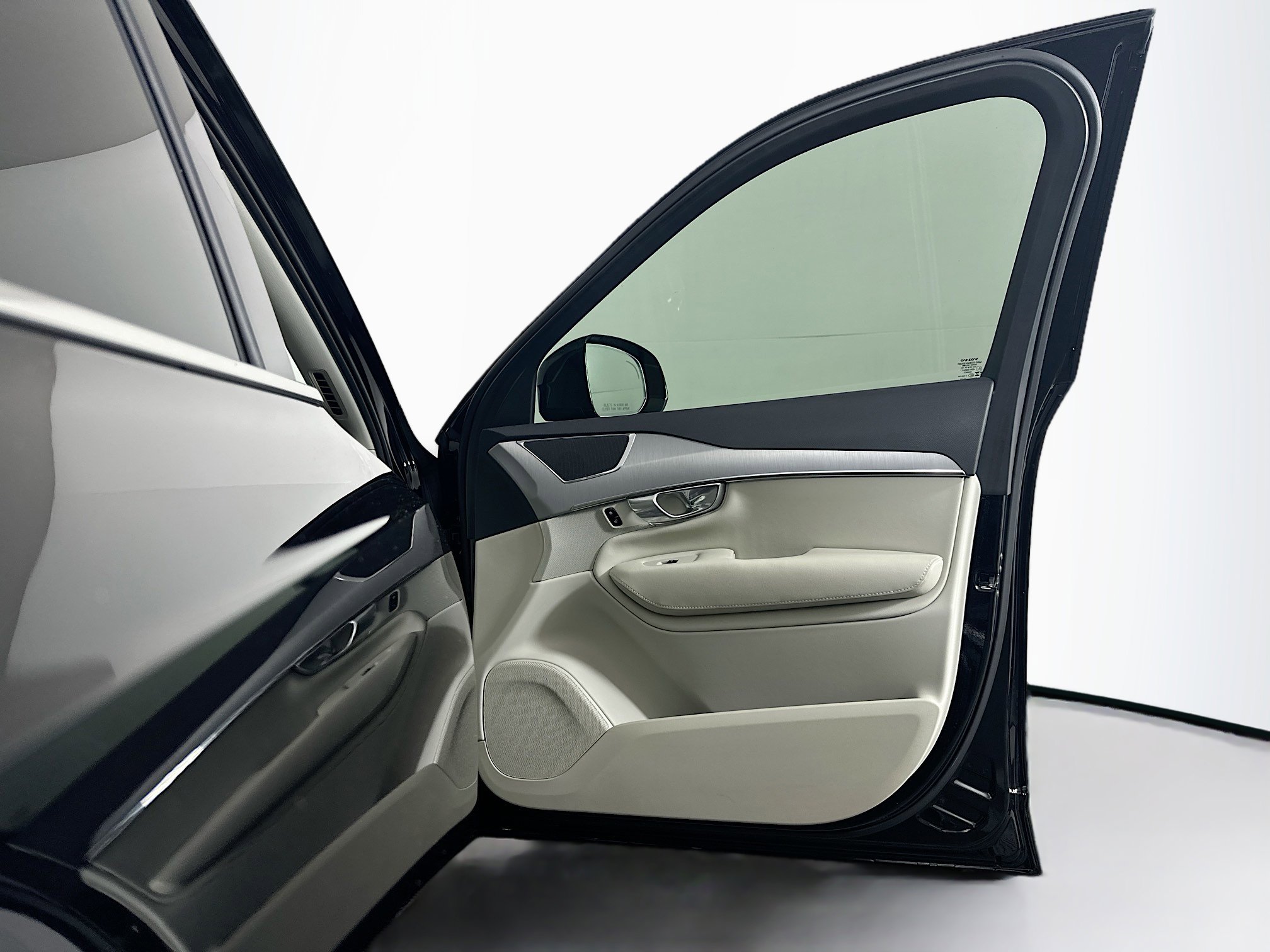 Used 2025 Volvo XC90 B5 Core w/ Protection Package AWD/4WD image 35