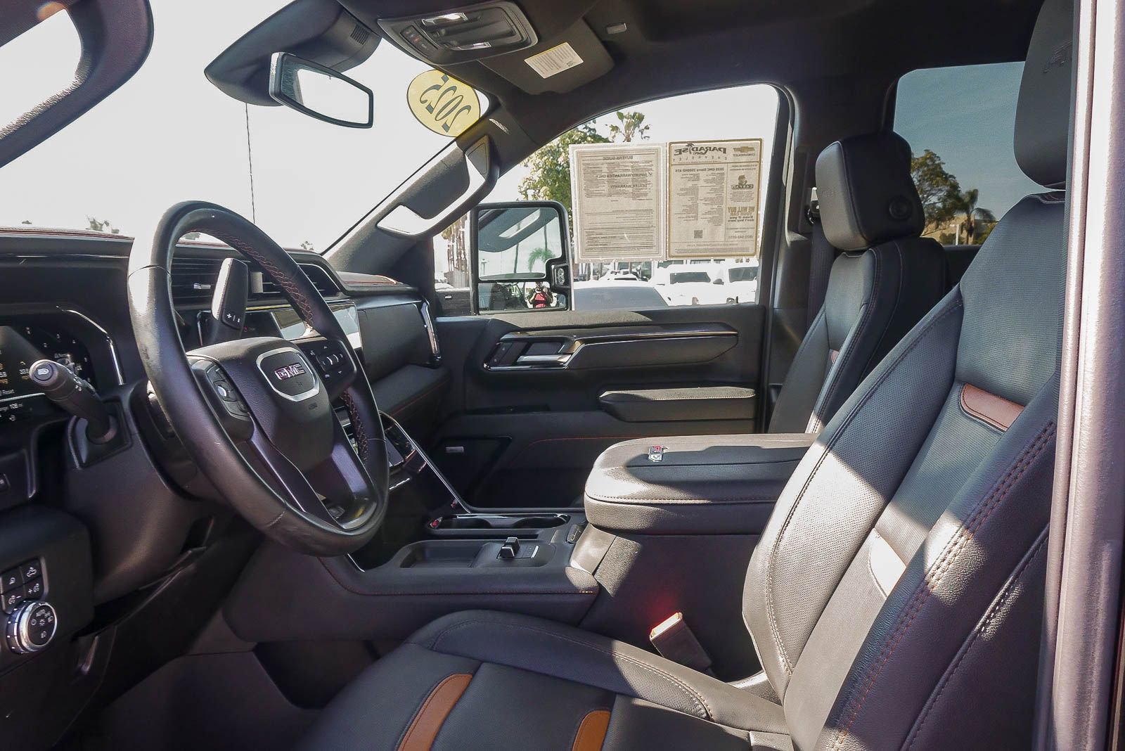 Used 2025 GMC Sierra 2500 AT4 image 17