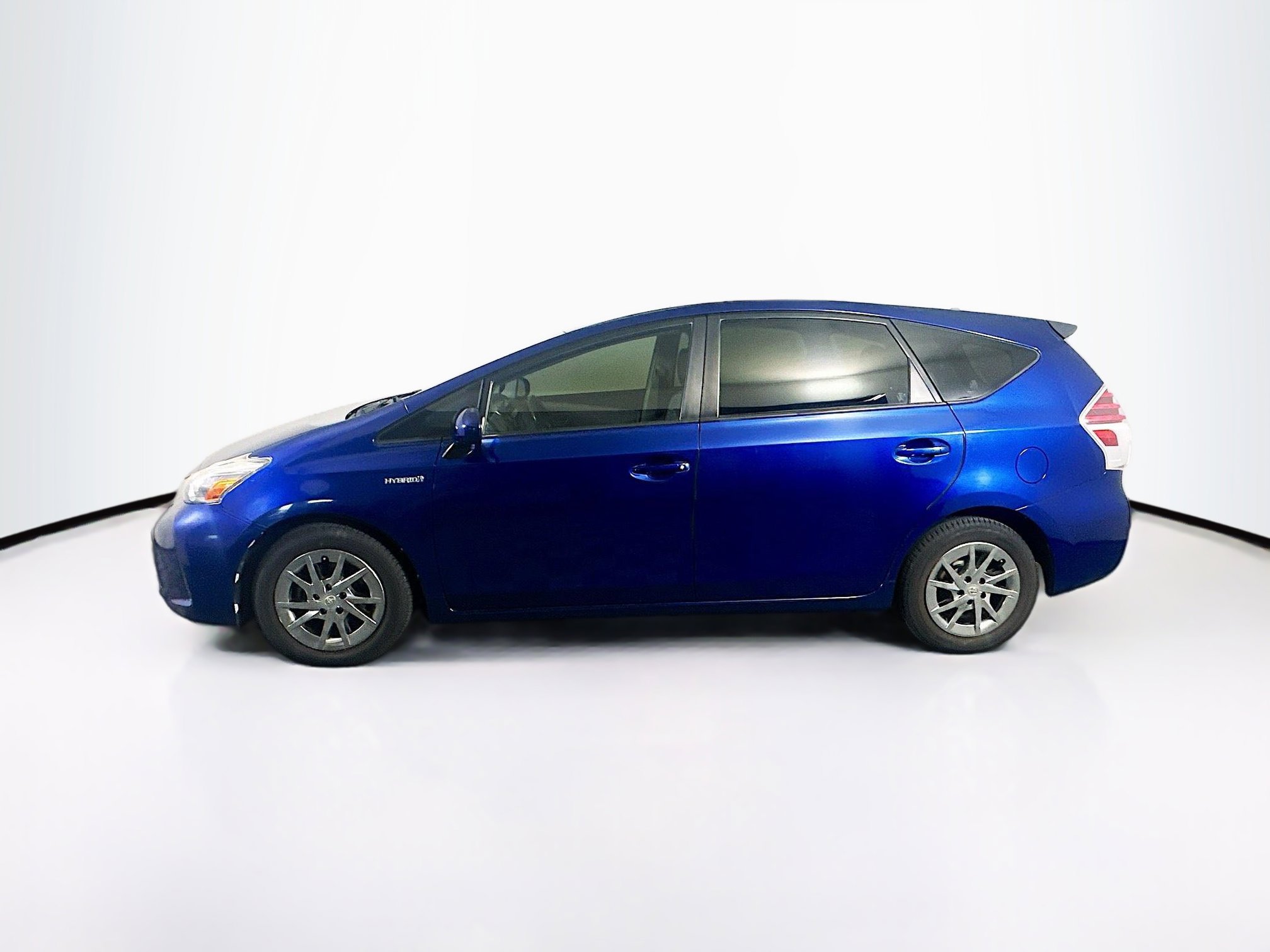 Used 2017 Toyota Prius V Two image 4