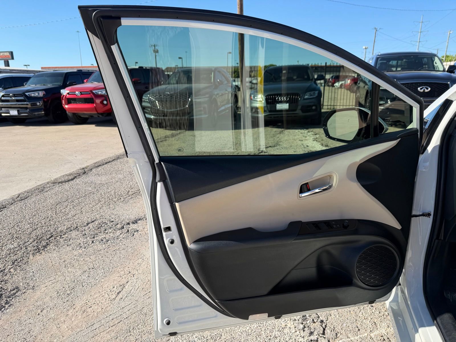 Used 2019 Toyota Prius LE image 20