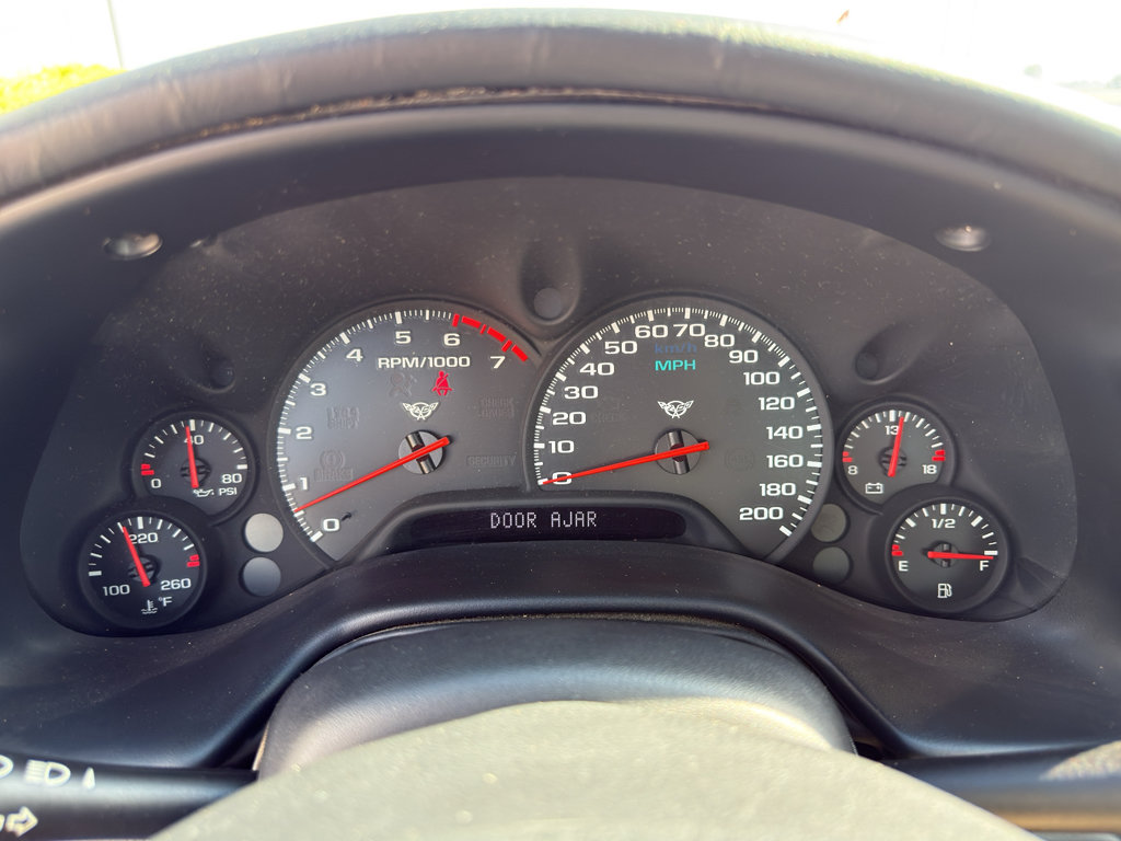 Used 2004 Chevrolet Corvette Coupe w/ Preferred Equipment Group RWD image 16