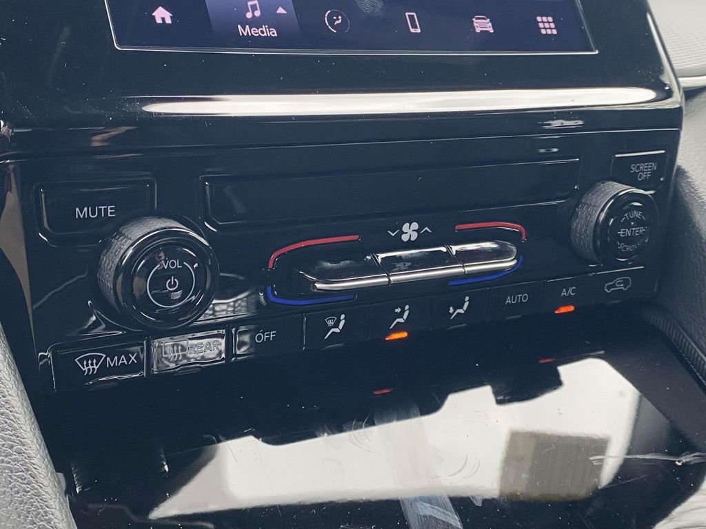 New 2025 Jeep Grand Cherokee Laredo w/ MOPAR Finishing Package image 42