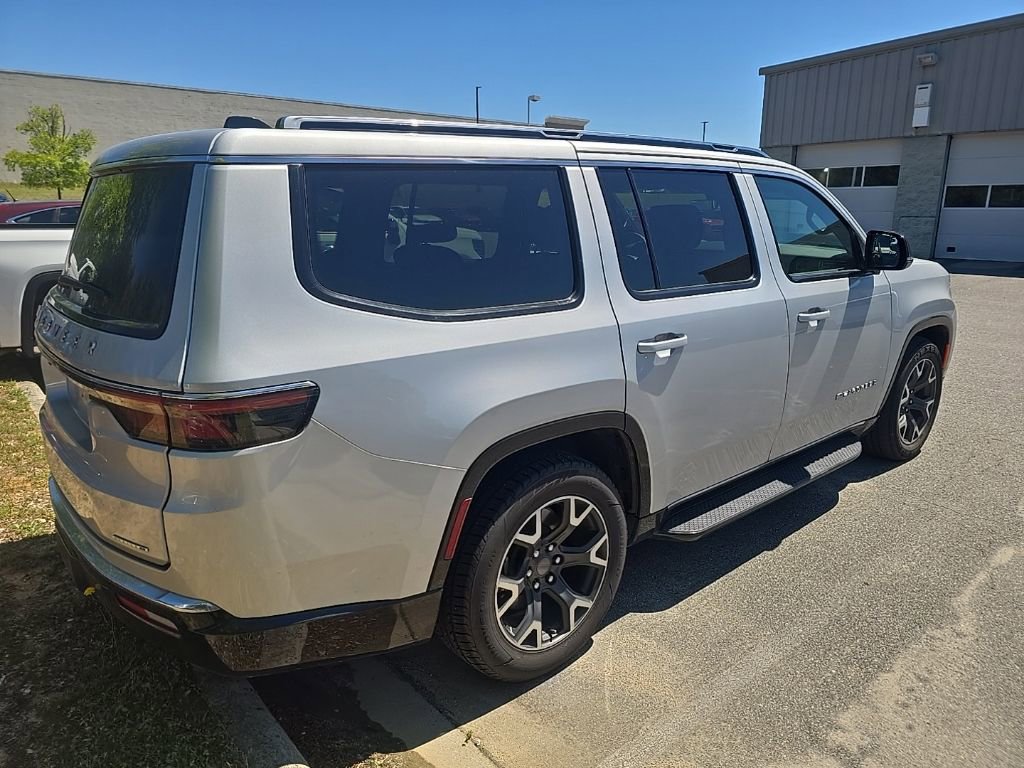 Used 2024 Jeep Wagoneer Series III AWD/4WD image 5
