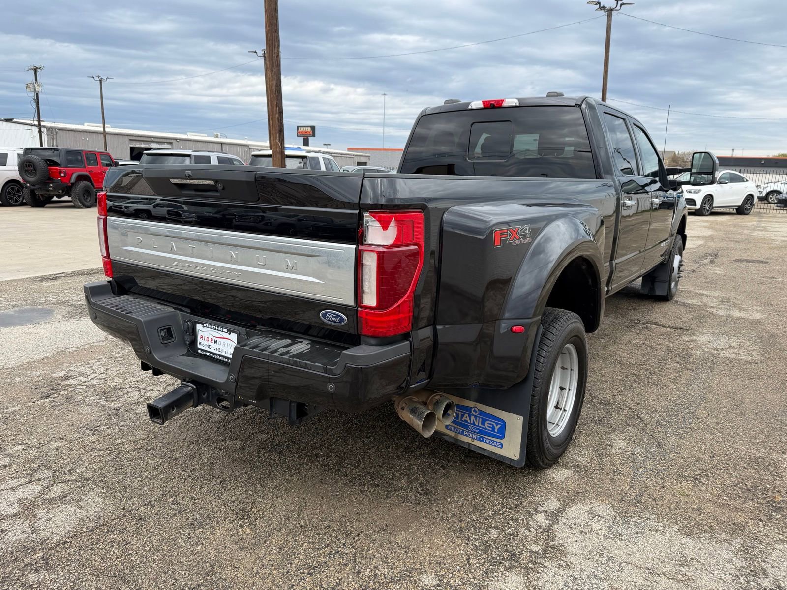 Used 2022 Ford F350 Platinum w/ FX4 Off-Road Package AWD/4WD image 7