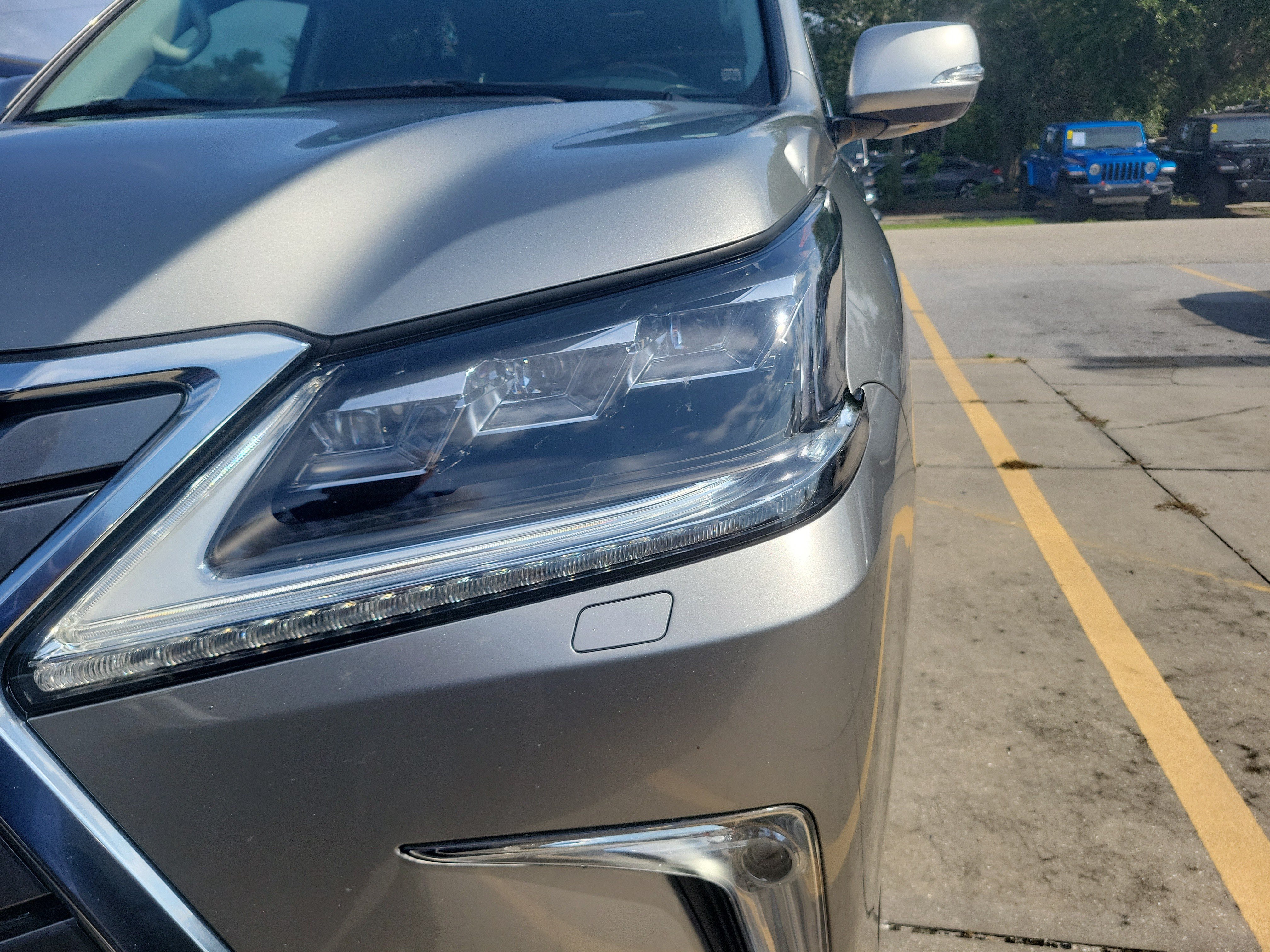 Used 2016 Lexus LX 570 4WD w/ Luxury Package image 3