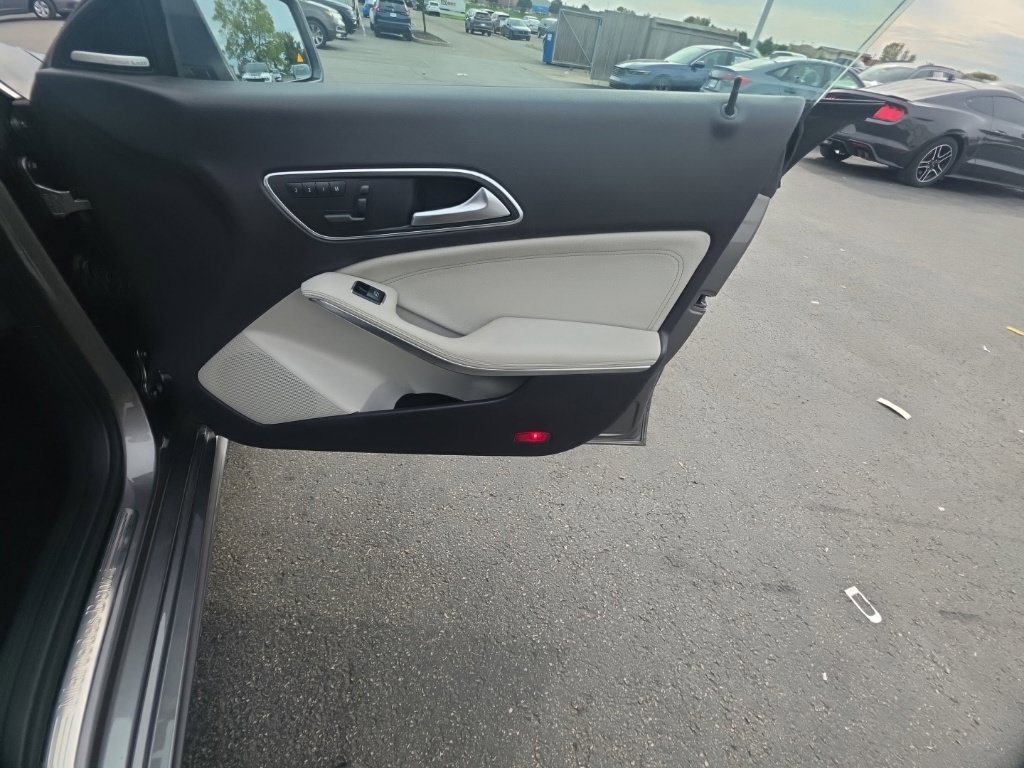Used 2014 Mercedes-Benz CLA 250 4MATIC image 29