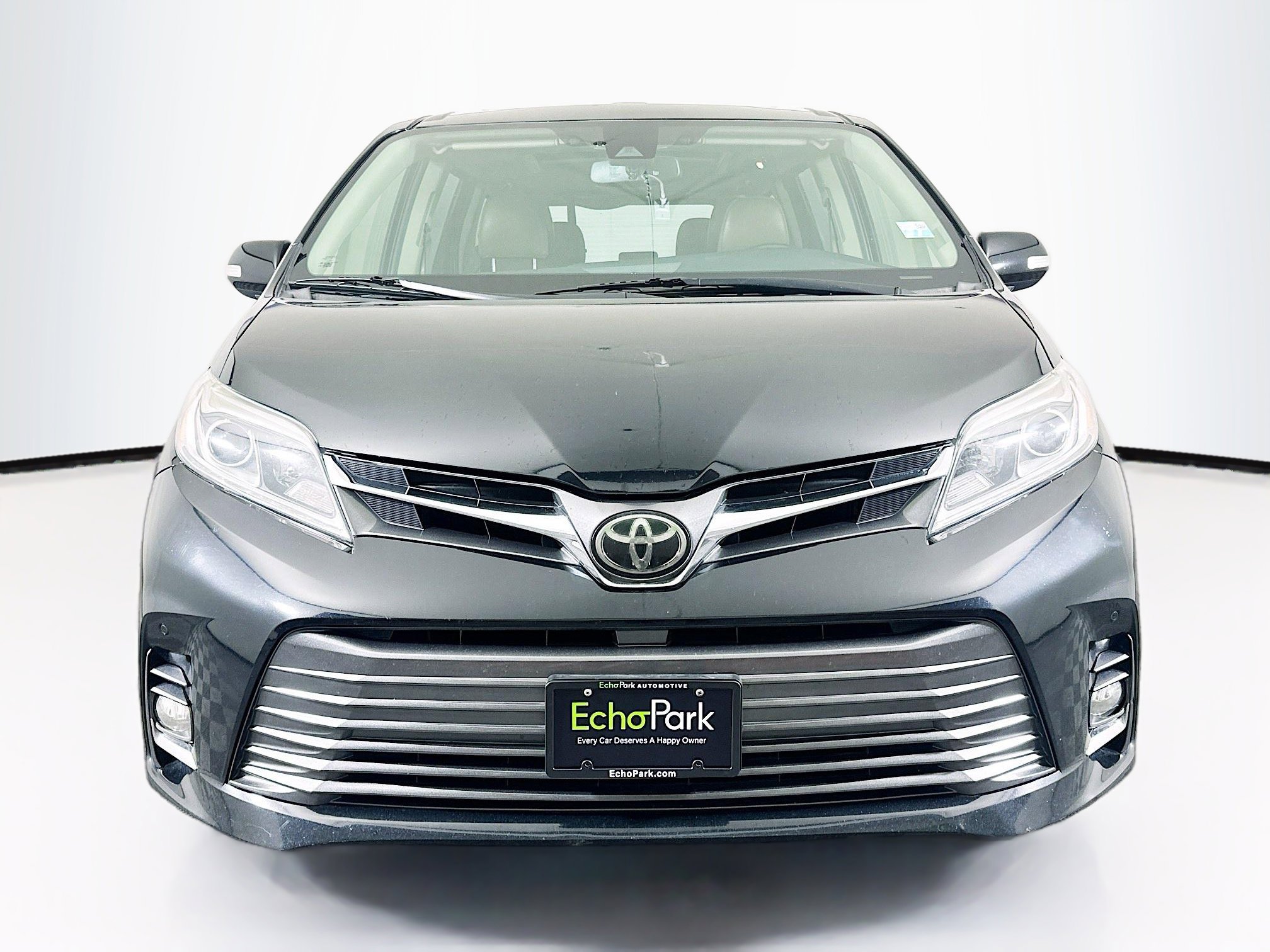 Used 2018 Toyota Sienna Limited image 2