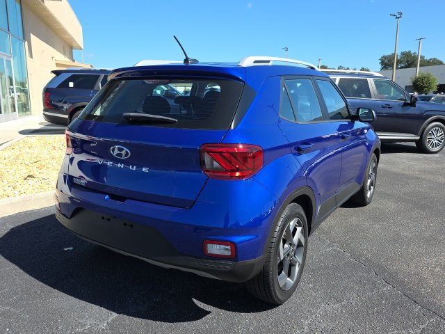 Certified 2024 Hyundai Venue SEL FWD image 4