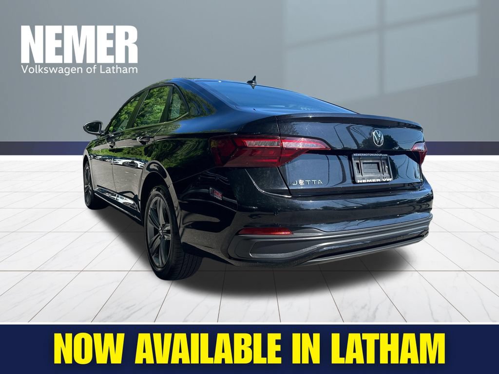 Used 2024 Volkswagen Jetta SE FWD image 2