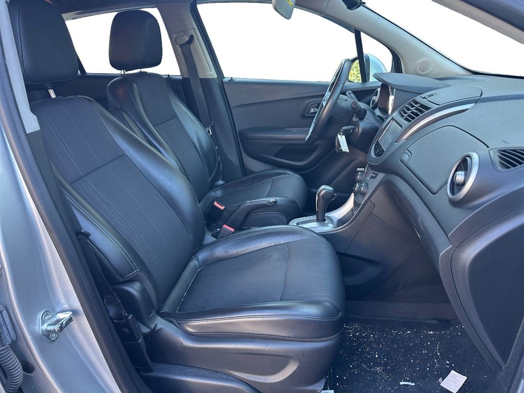 Used 2016 Chevrolet Trax LT w/ LT Sun and Sound Package image 11