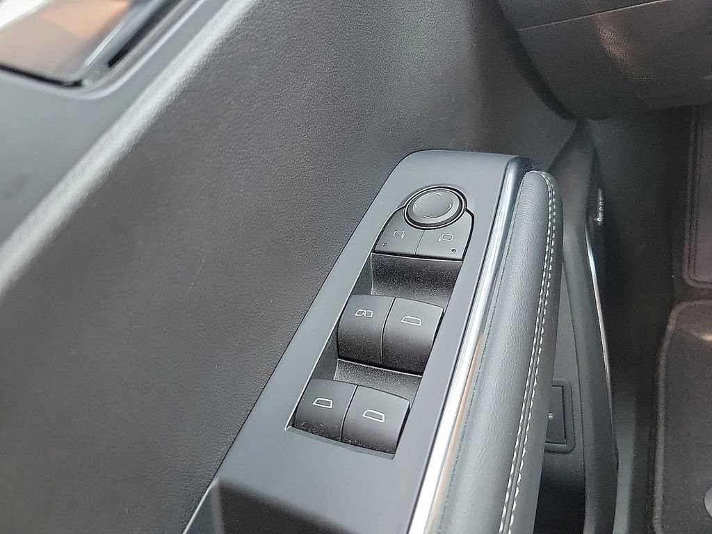 Used 2026 GMC Acadia Elevation w/ Elevation Premium Package FWD image 14