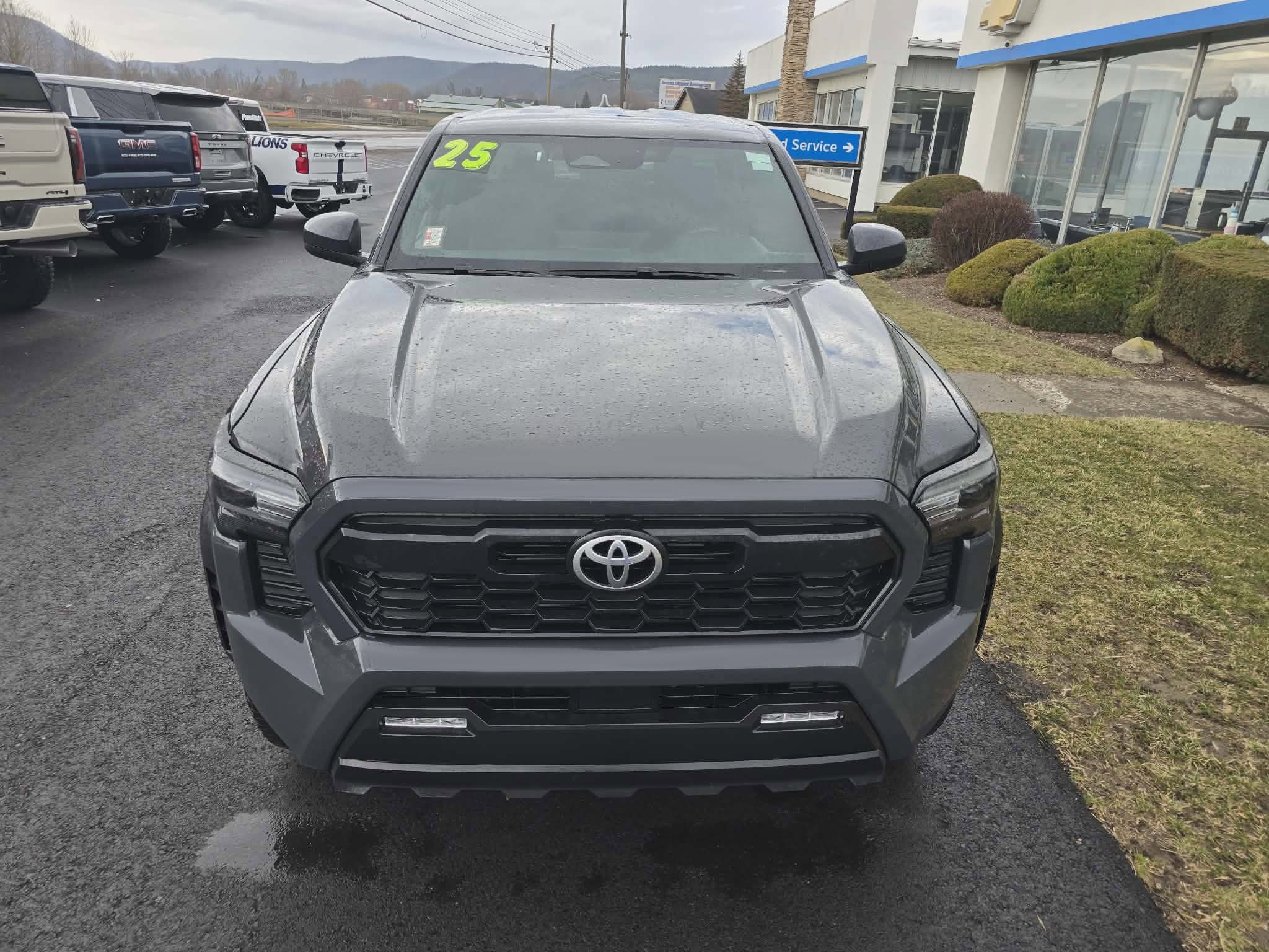 Used 2025 Toyota Tacoma TRD Off-Road image 8