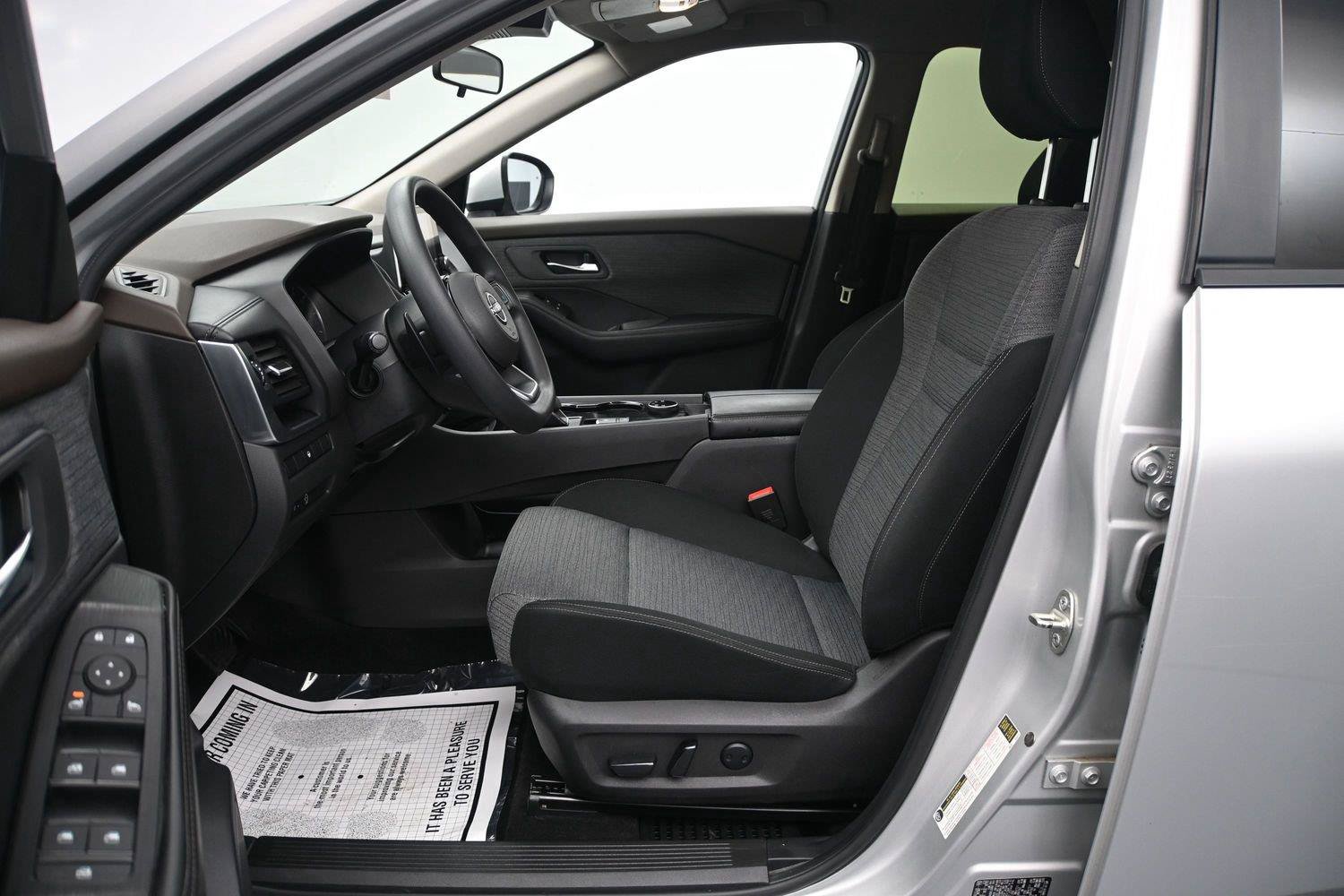 Used 2023 Nissan Rogue SV AWD/4WD image 7