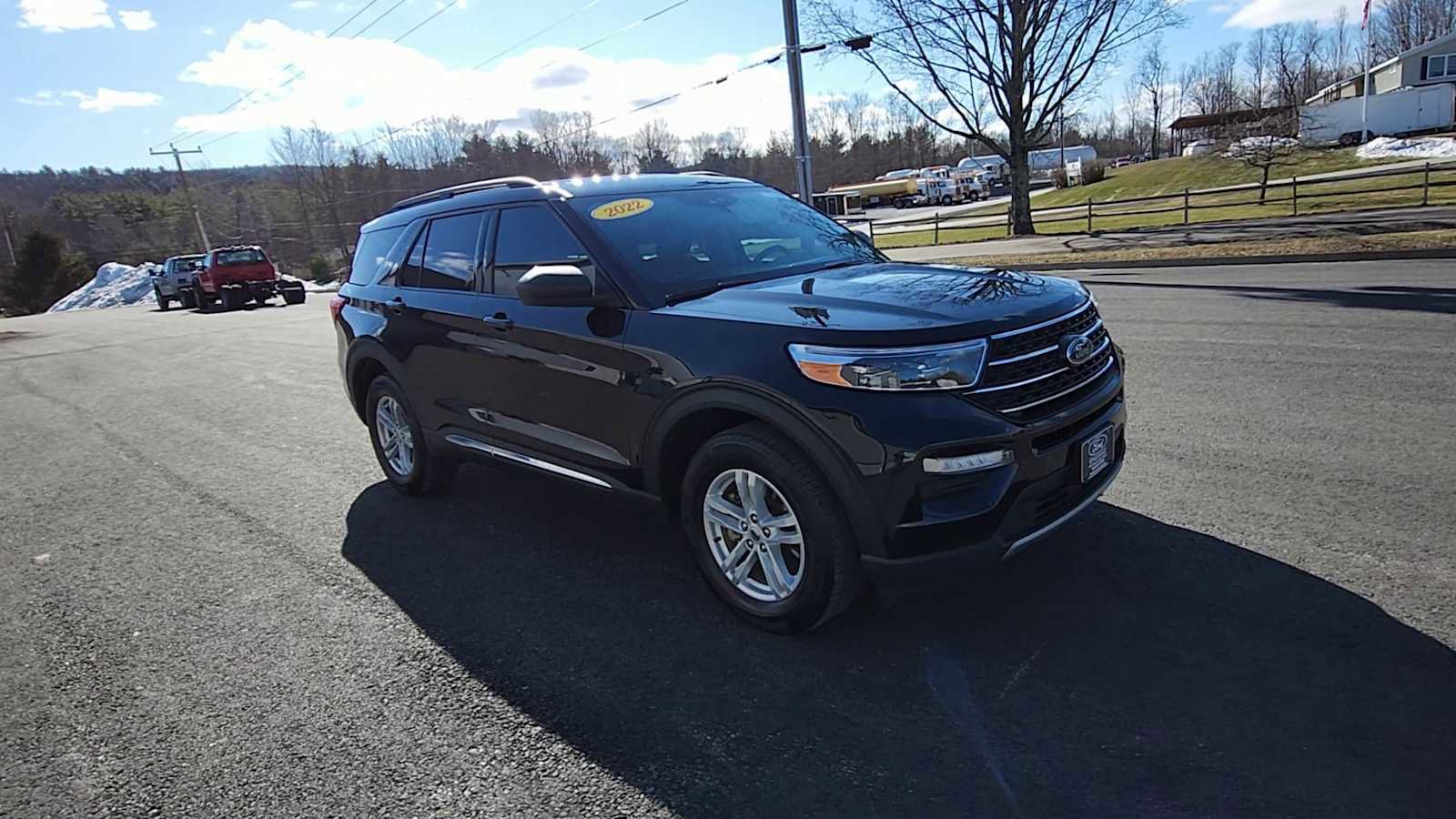 Used 2022 Ford Explorer XLT w/ Equipment Group 202A image 2