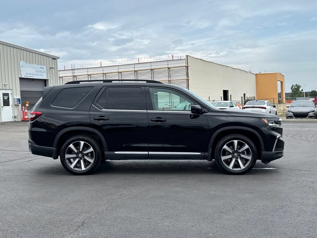 Certified 2025 Honda Pilot Touring image 8