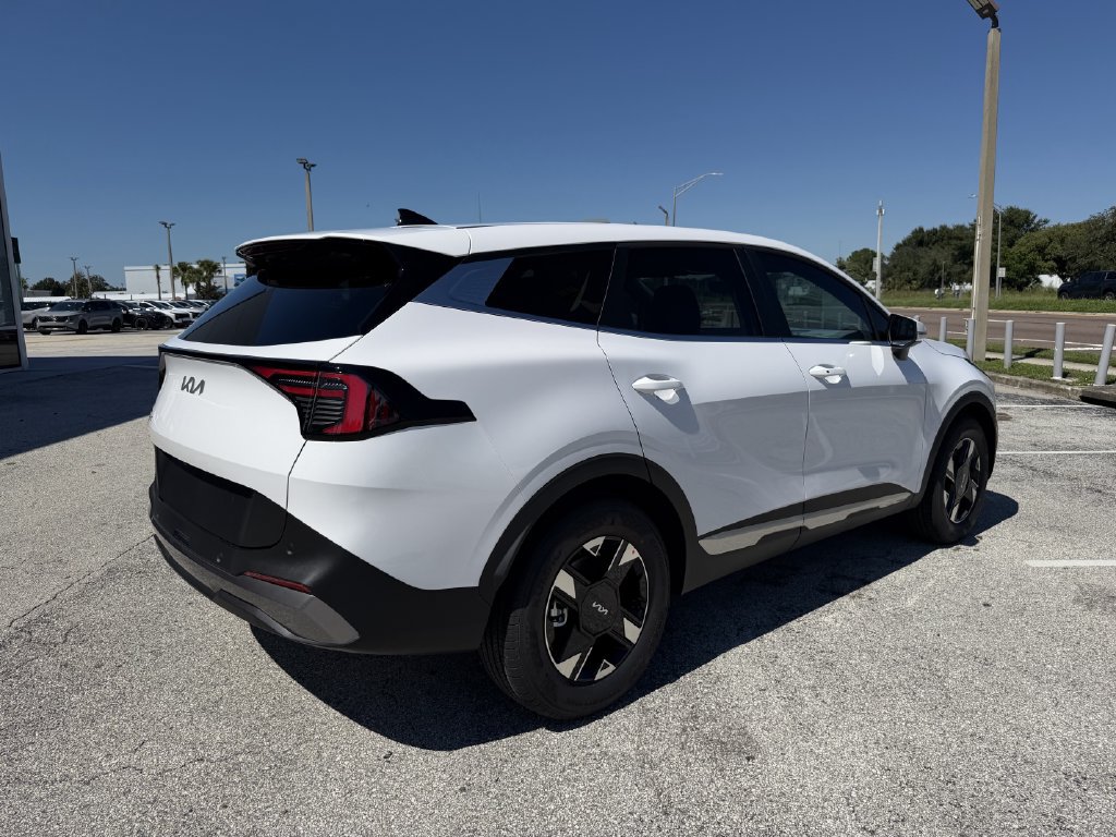 New 2027 Kia Sportage LX FWD image 4