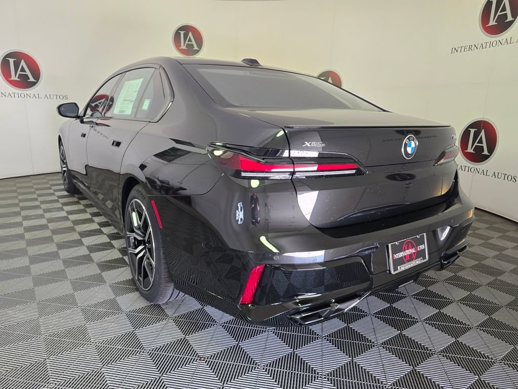 Used 2025 BMW 760i xDrive AWD/4WD image 7