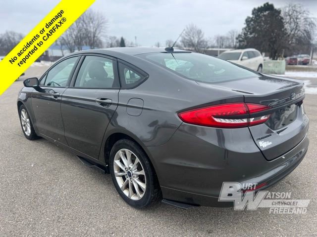 Used 2017 Ford Fusion SE w/ Fusion SE Technology Package image 4