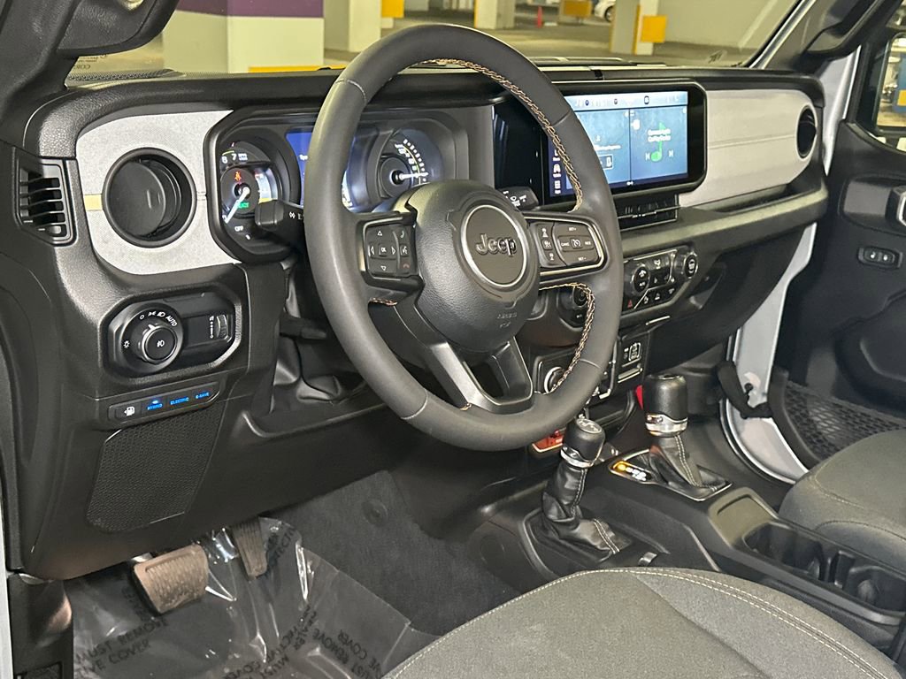 Used 2024 Jeep Wrangler Unlimited image 17