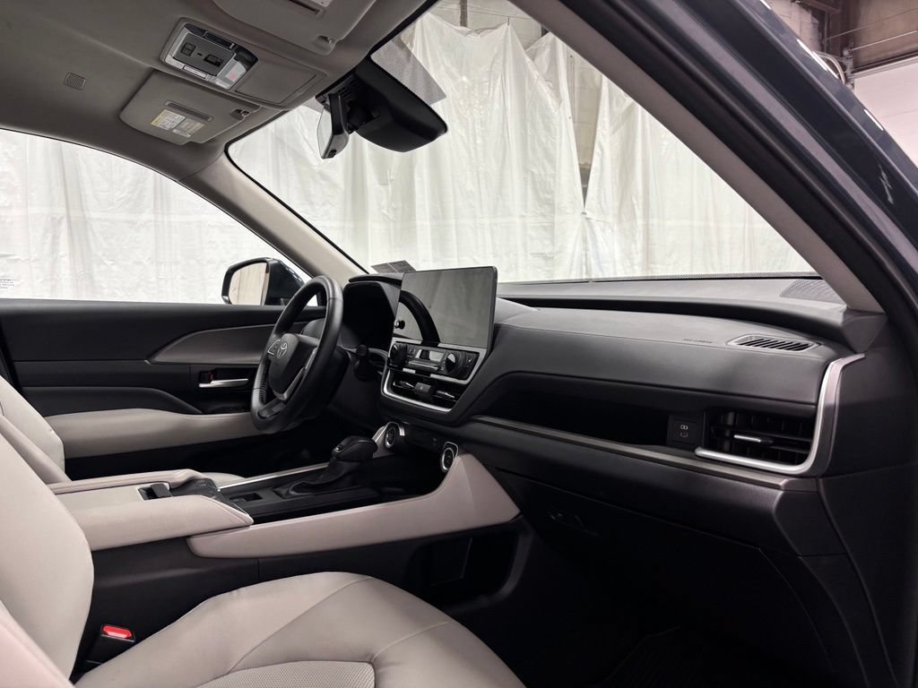 Used 2025 Toyota Grand Highlander AWD image 66