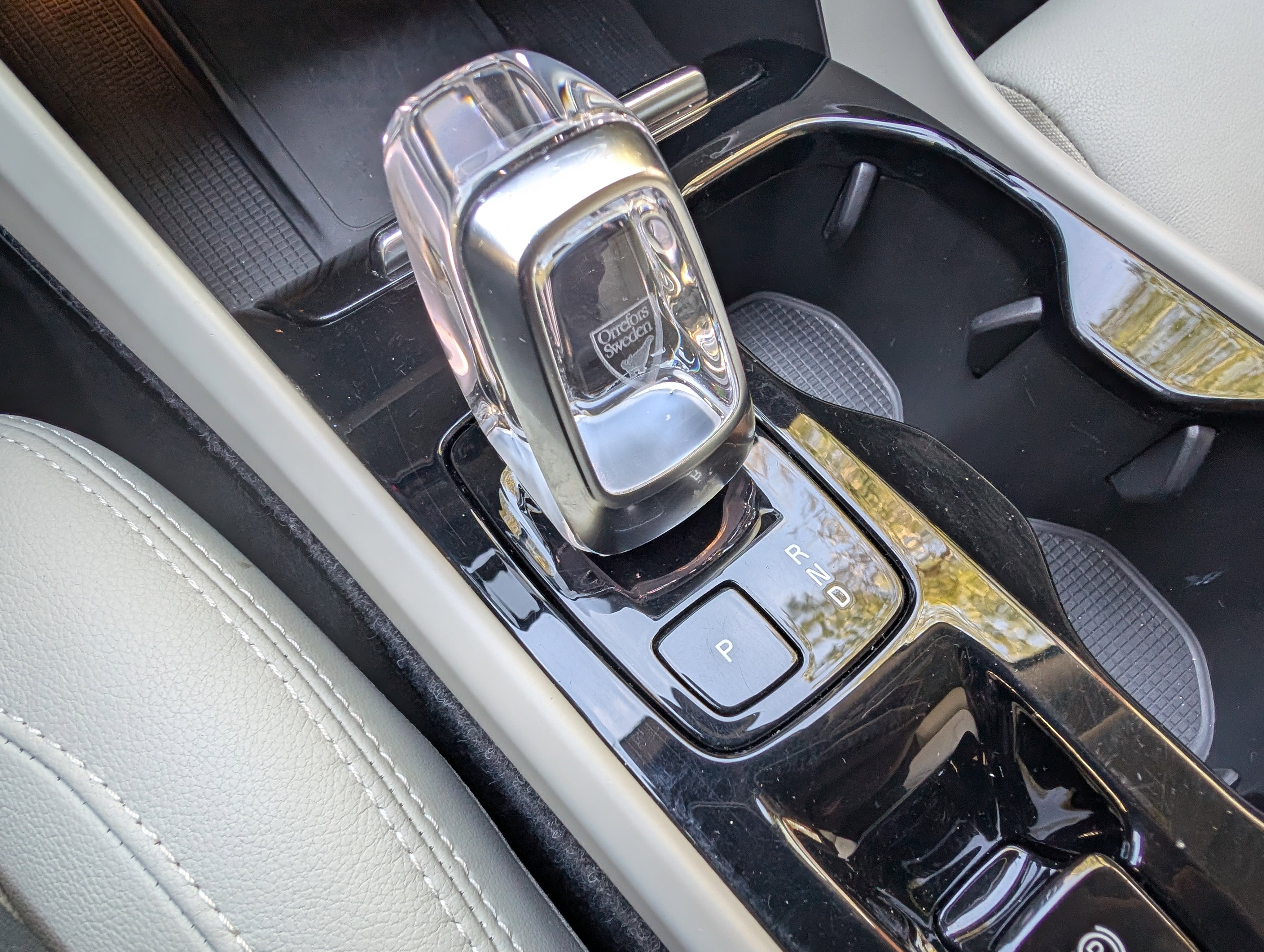 Used 2024 Volvo XC40 B5 Plus image 31