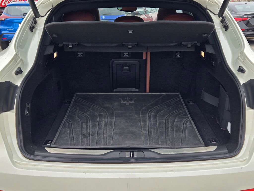 Used 2021 Maserati Levante GranLusso image 26