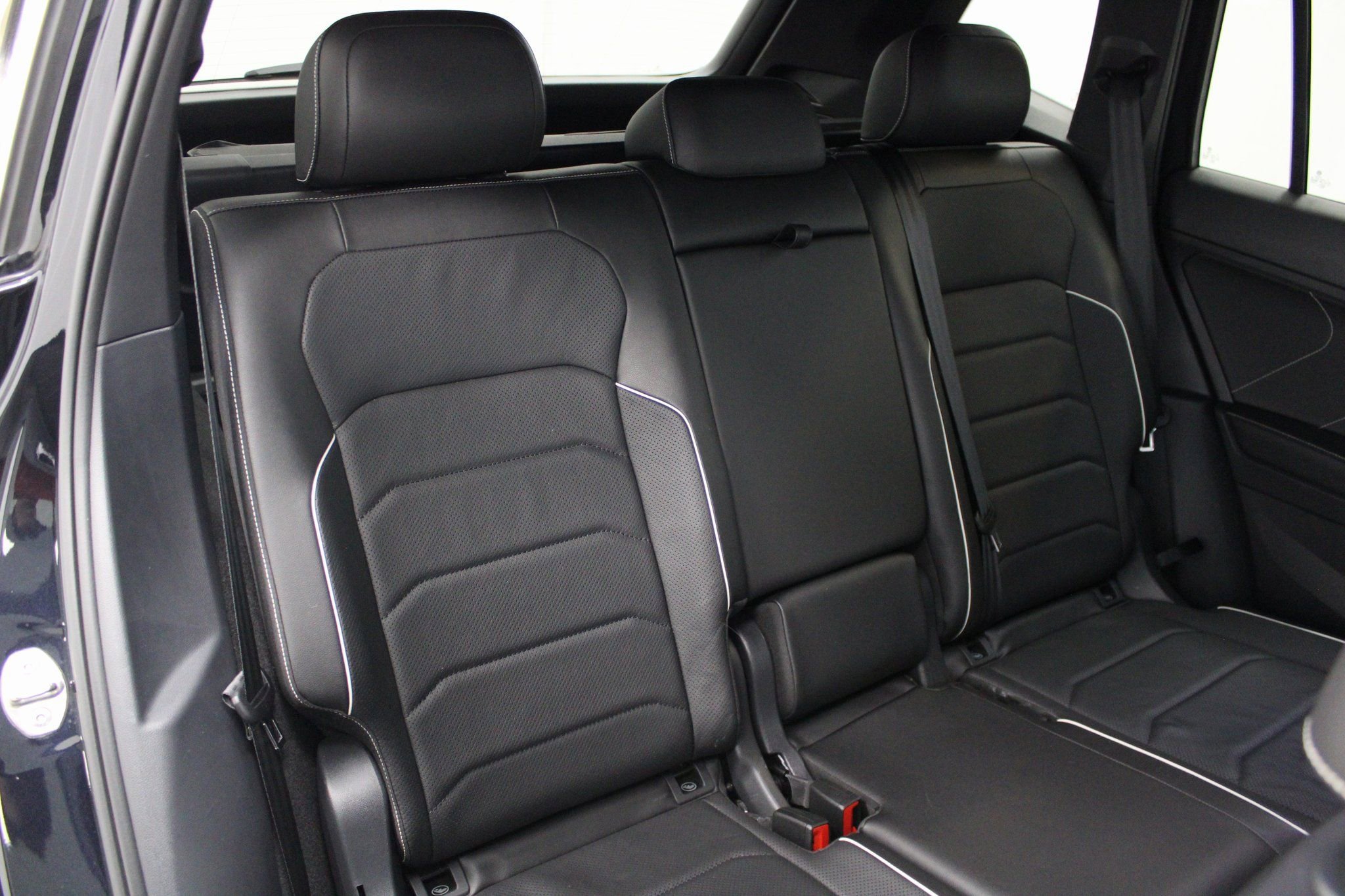 Used 2022 Volkswagen Tiguan SEL R-Line image 29