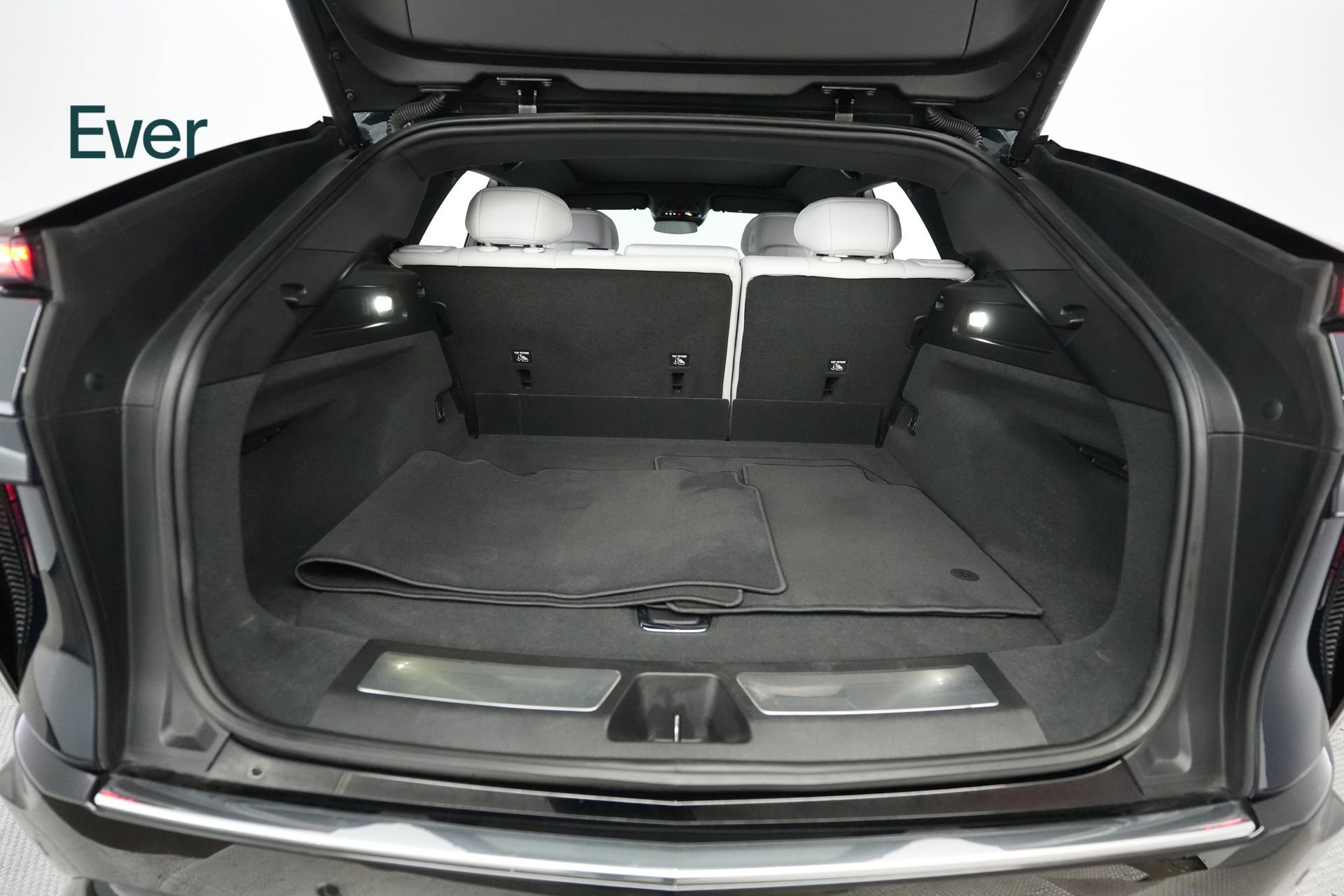 Used 2024 Cadillac Lyriq Luxury image 8