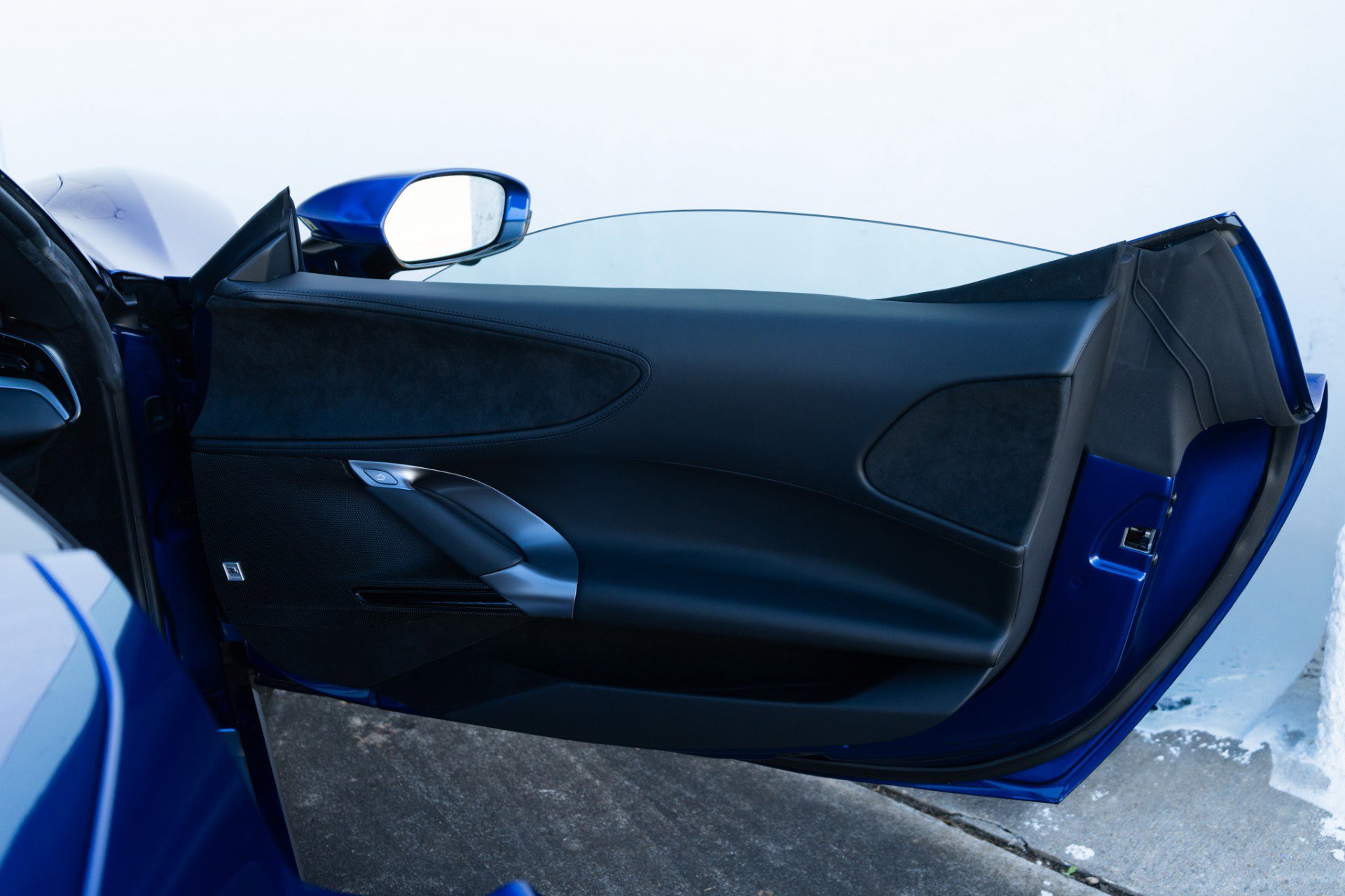 Used 2025 Ferrari SF90 Spider image 26