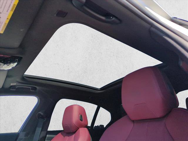 Used 2025 BMW 550e xDrive w/ Premium Package image 16