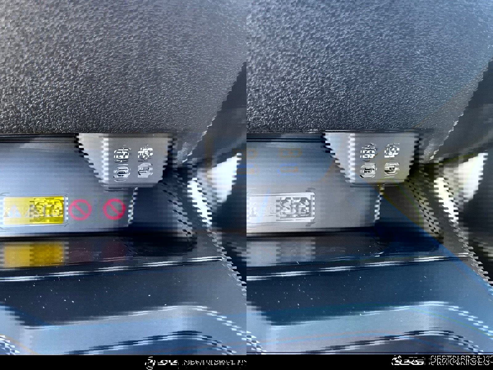 New 2026 Lexus UX 300h FWD image 17