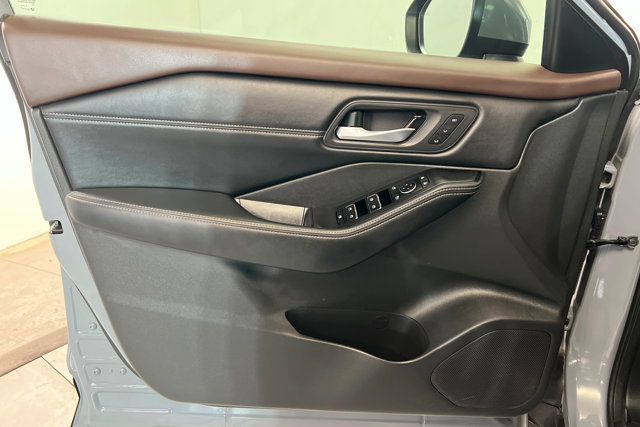 Used 2023 Nissan Rogue SL w/ SL Premium Package image 14